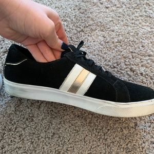 KAANAS black sneaker